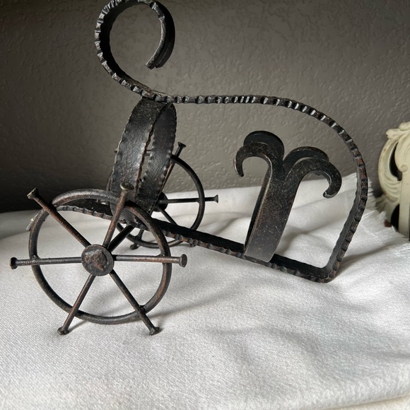 Vintage iron handmade wine bottle holder! Cannon style - Picture 6 of 12